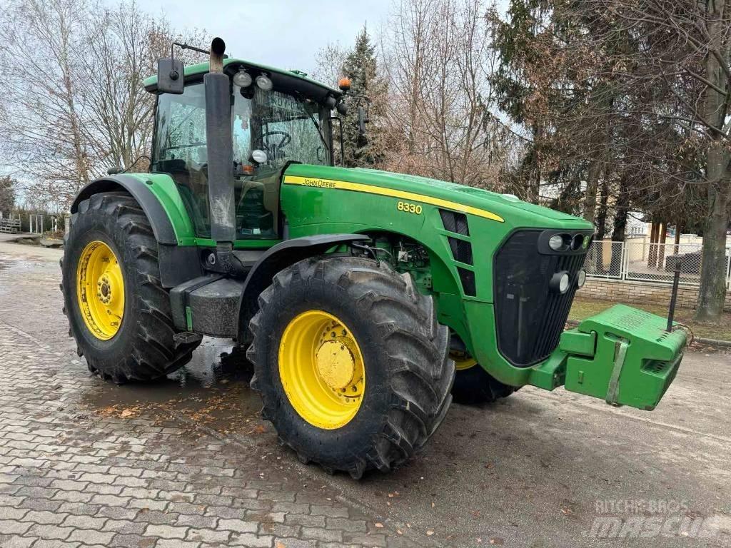 John Deere 8330 Traktorji