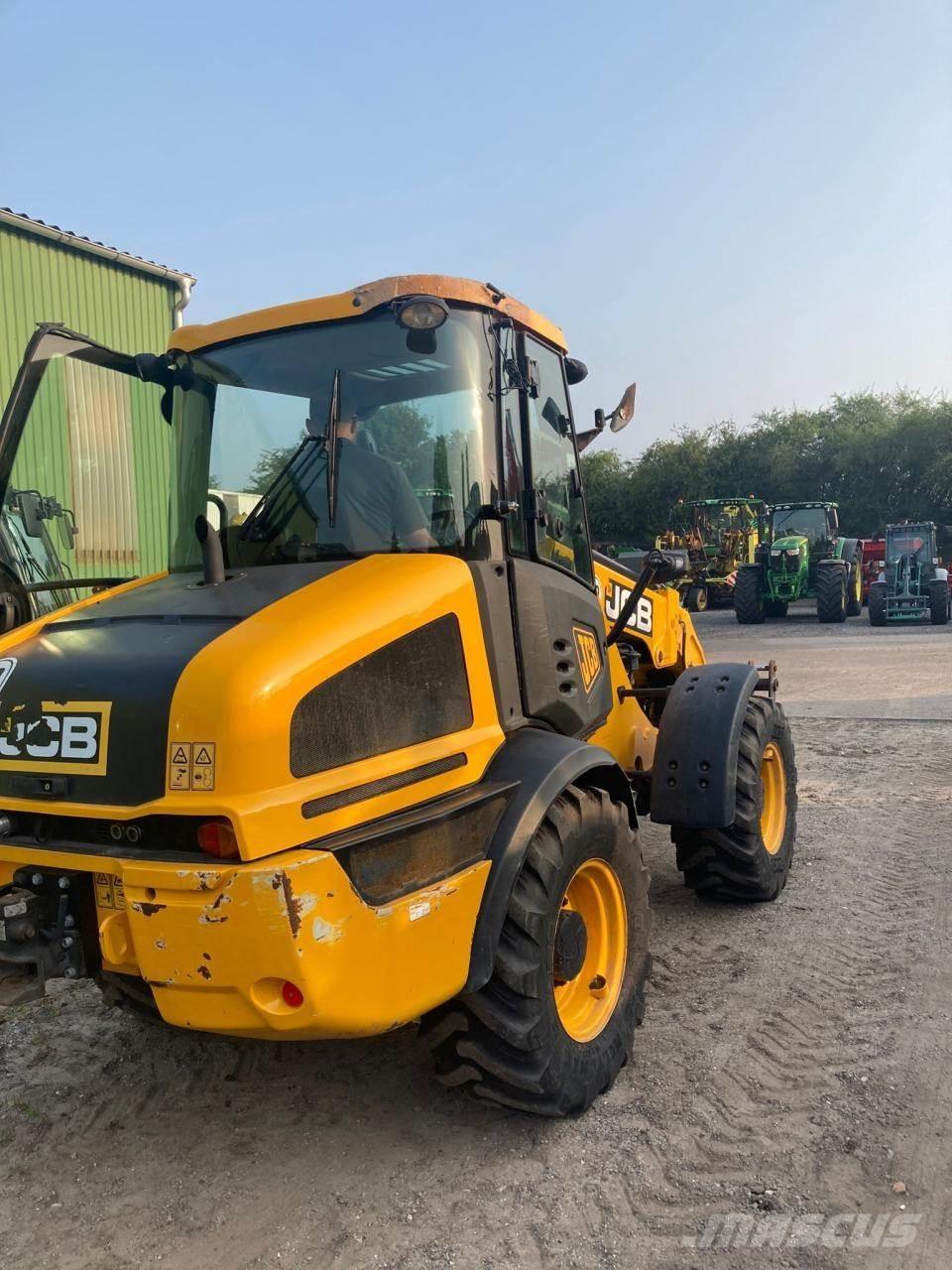 JCB TM 220 Kmetijski teleskopski nakladalci