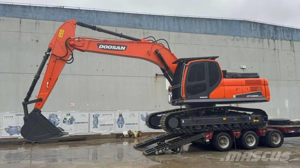 Doosan DX 225 LCA Bagri goseničarji