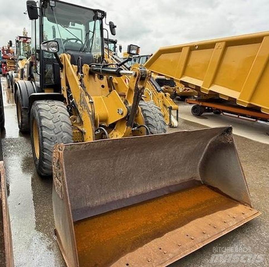 CAT 908M Kolesni nakladalci