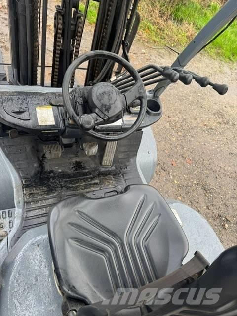 Toyota 8 FDF 30 Dizelski viličarji