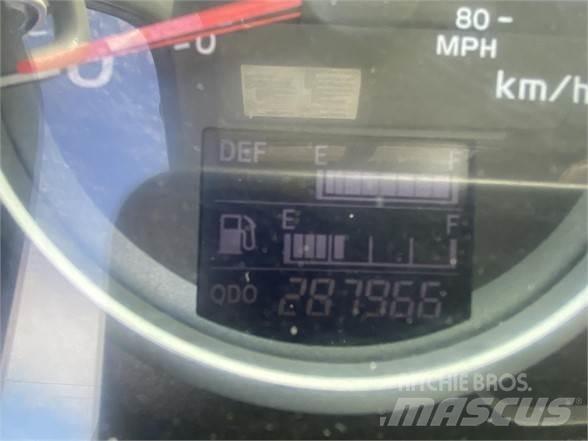 Hino 338 Tovornjaki zabojniki