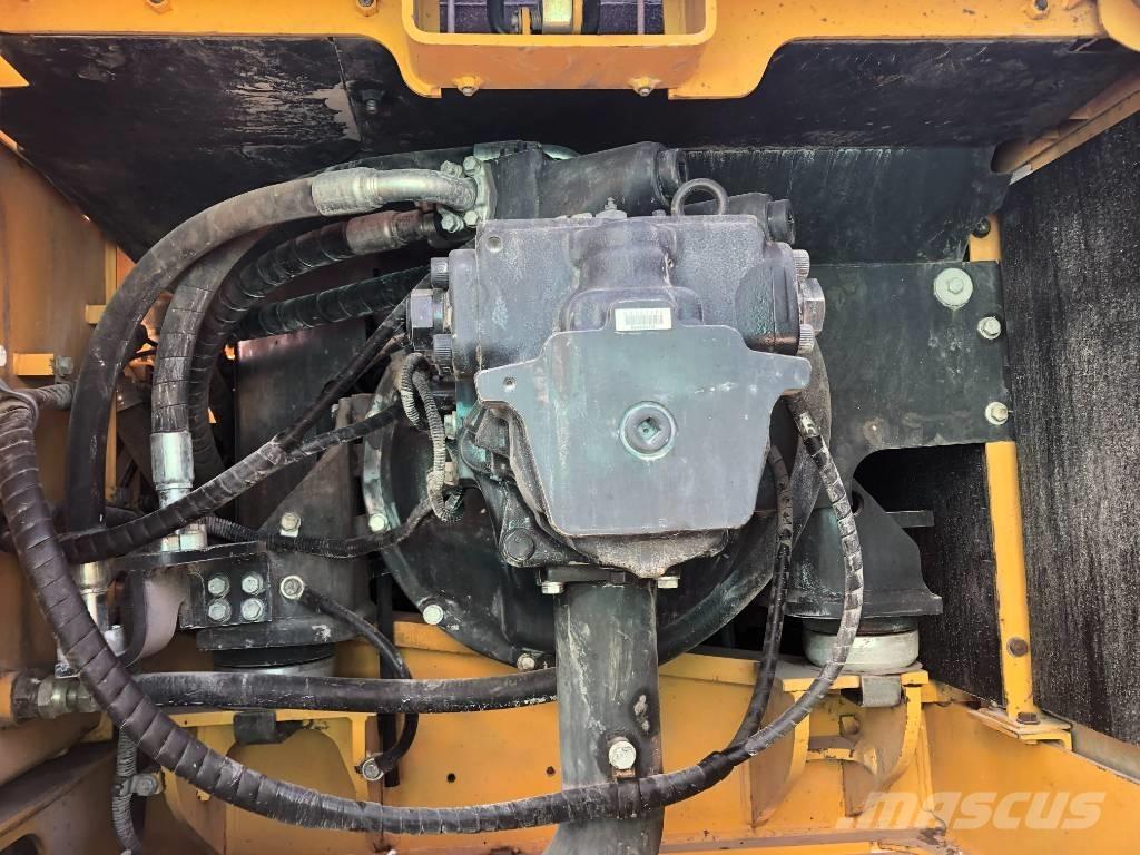 Komatsu 350 Bagri goseničarji