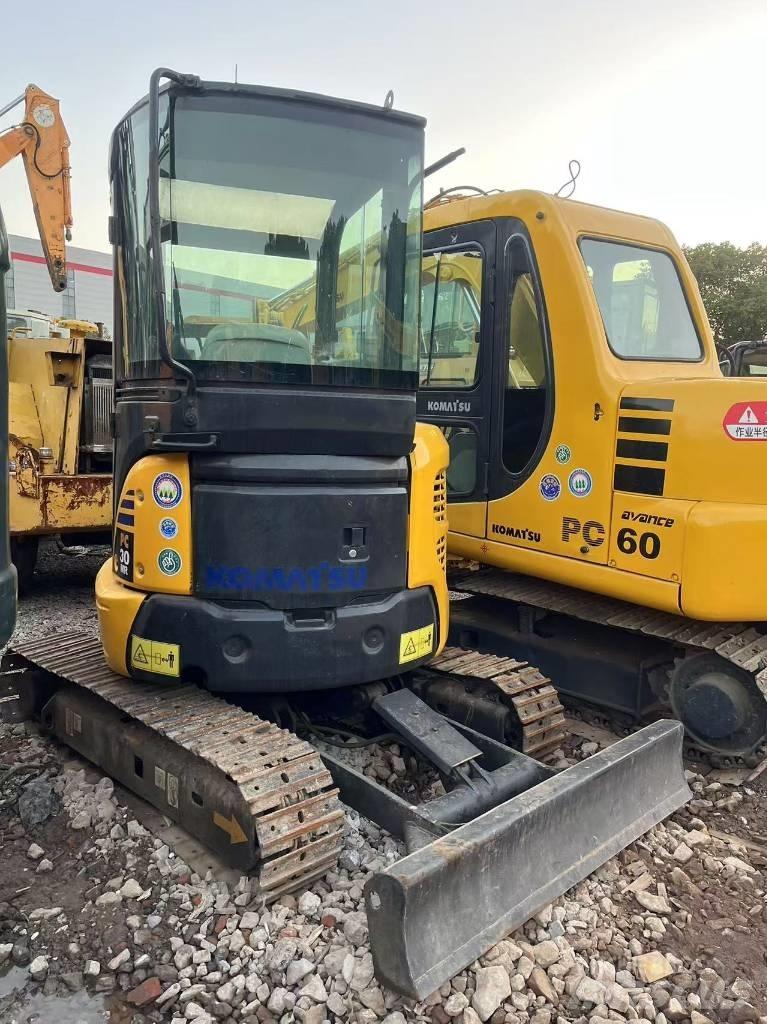 Komatsu PC 30 Bagri goseničarji