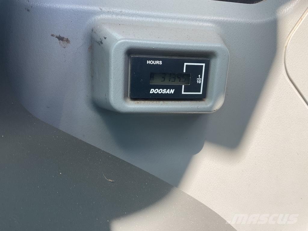 Doosan DX140LCR Bagri goseničarji