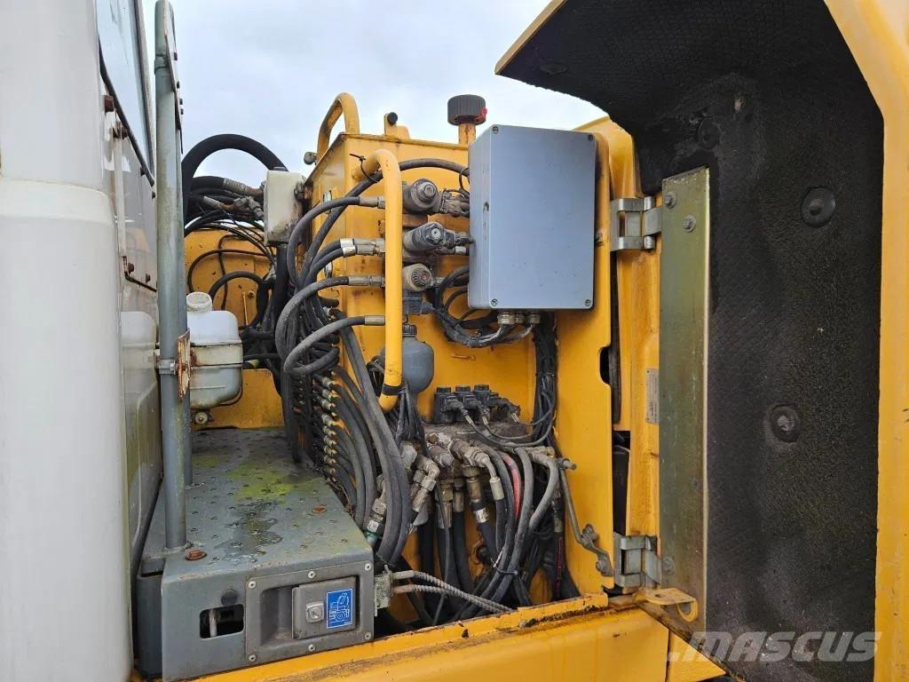 Liebherr A 314 Bagri na kolesih