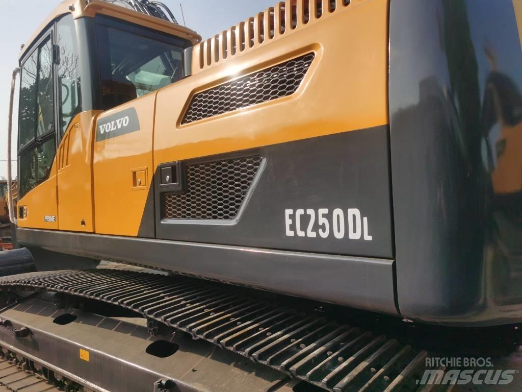 Volvo EC 250 D L Bagri goseničarji