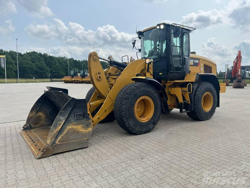 CAT 926M Kolesni nakladalci