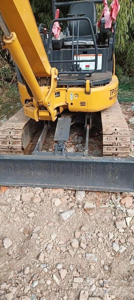 Komatsu PC35 Mini bagri <7t