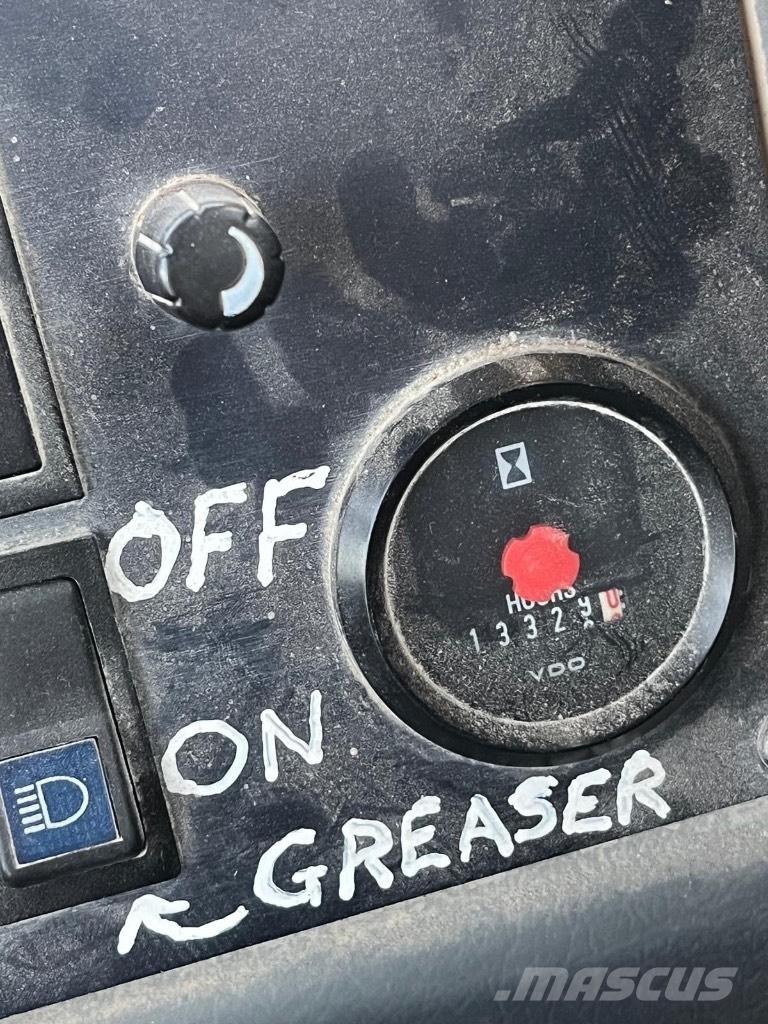 Volvo L 180 E Kolesni nakladalci