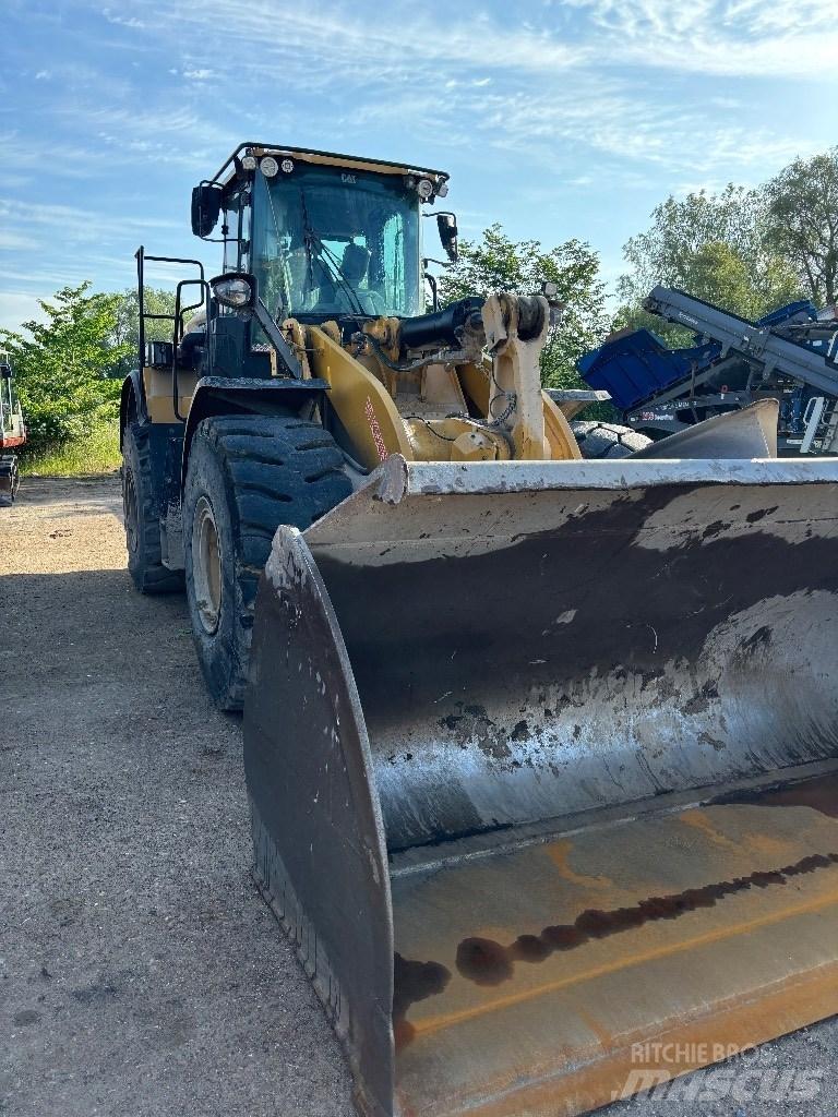 CAT 966m Kolesni nakladalci