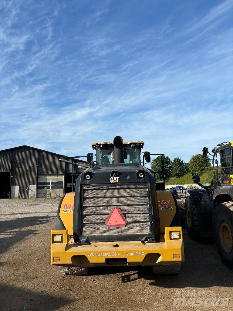 CAT 966m Kolesni nakladalci