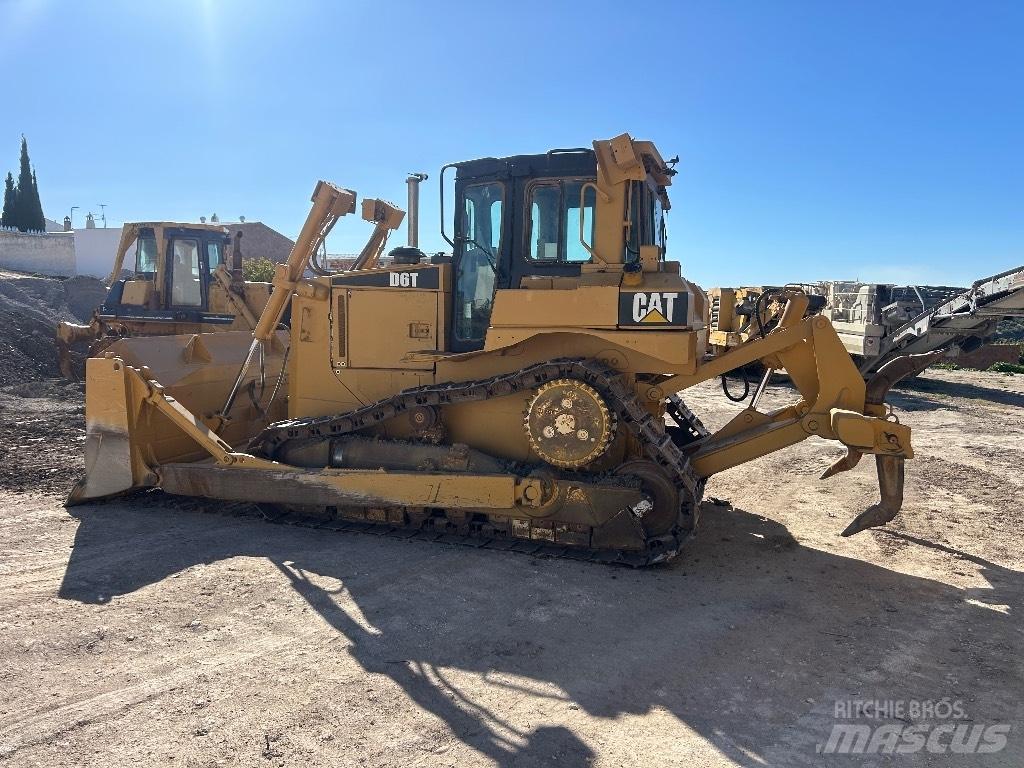 CAT D 6 T XL Buldožerji goseničarji
