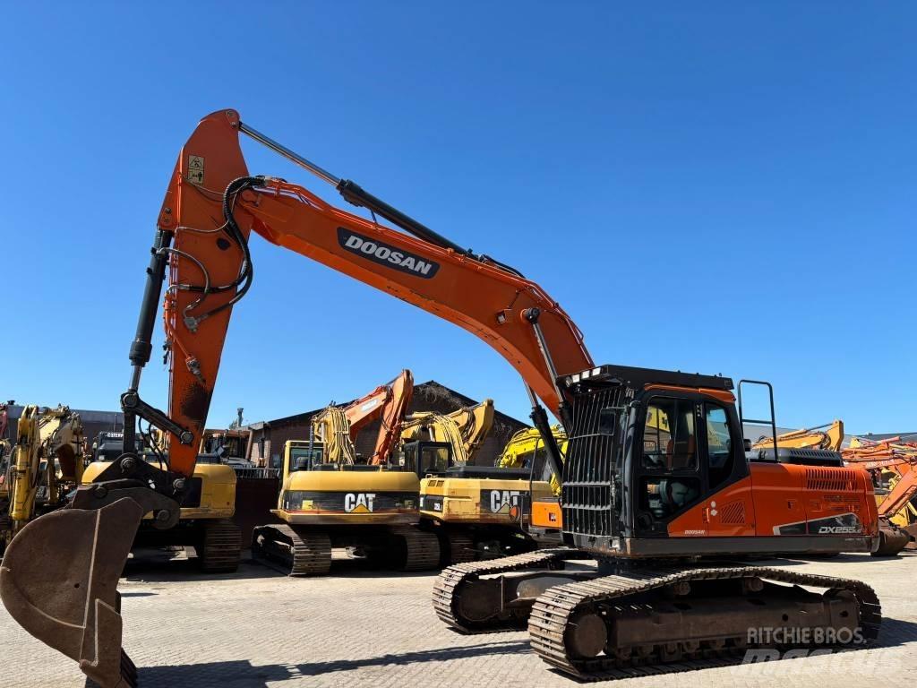 Doosan DX 255 NLC-5 Bagri goseničarji