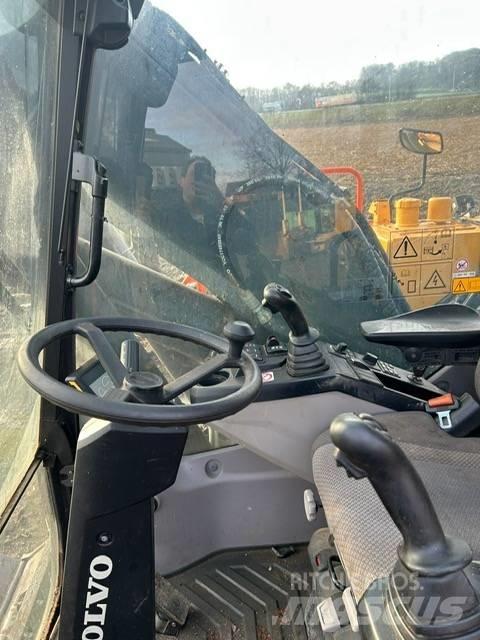 Volvo EW 220 E Bagri na kolesih