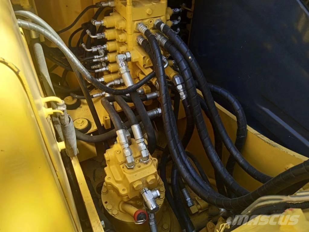 Komatsu PC130-7 Bagri goseničarji