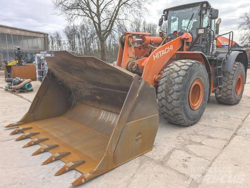 Hitachi ZW 330 Kolesni nakladalci