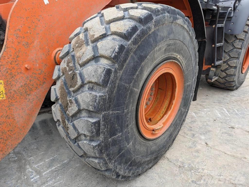Hitachi ZW 330 Kolesni nakladalci