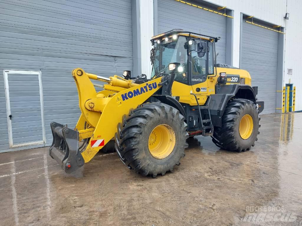 Komatsu WA320-8 Kolesni nakladalci