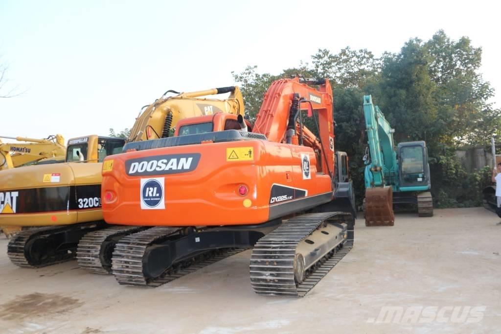 Doosan dx225 Bagri goseničarji