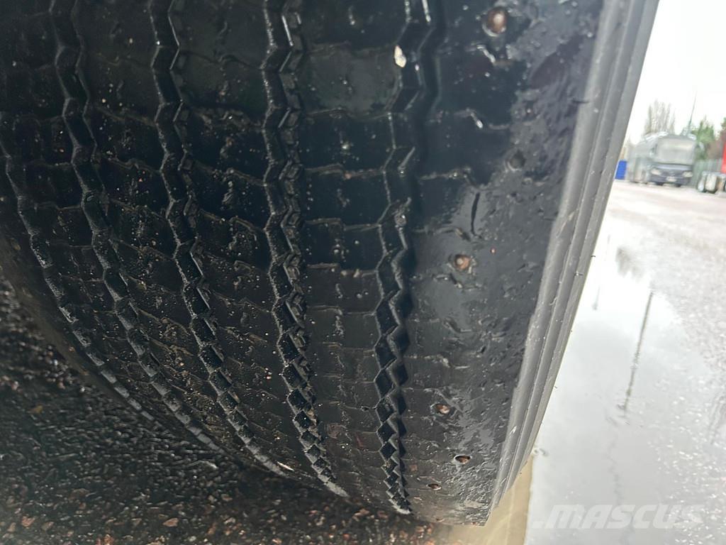 Volvo FH Tovornjaki zabojniki