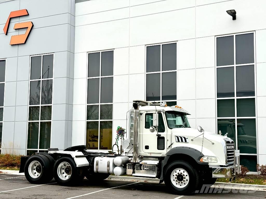 Mack GU813 Vlačilci