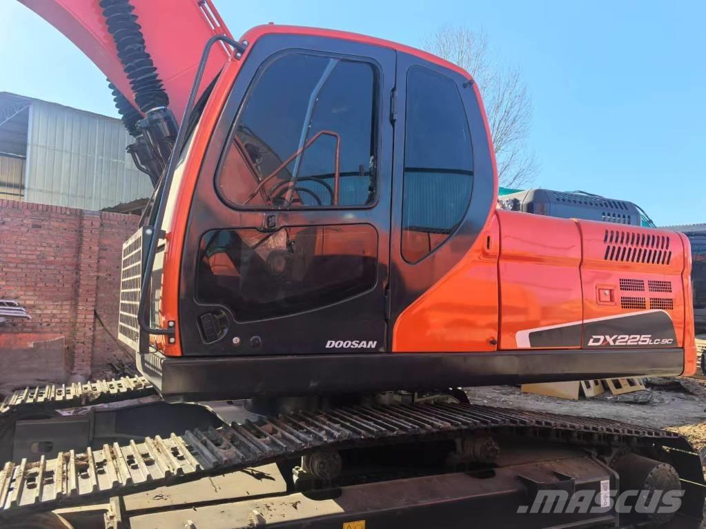 Doosan DX 225 LC Bagri goseničarji