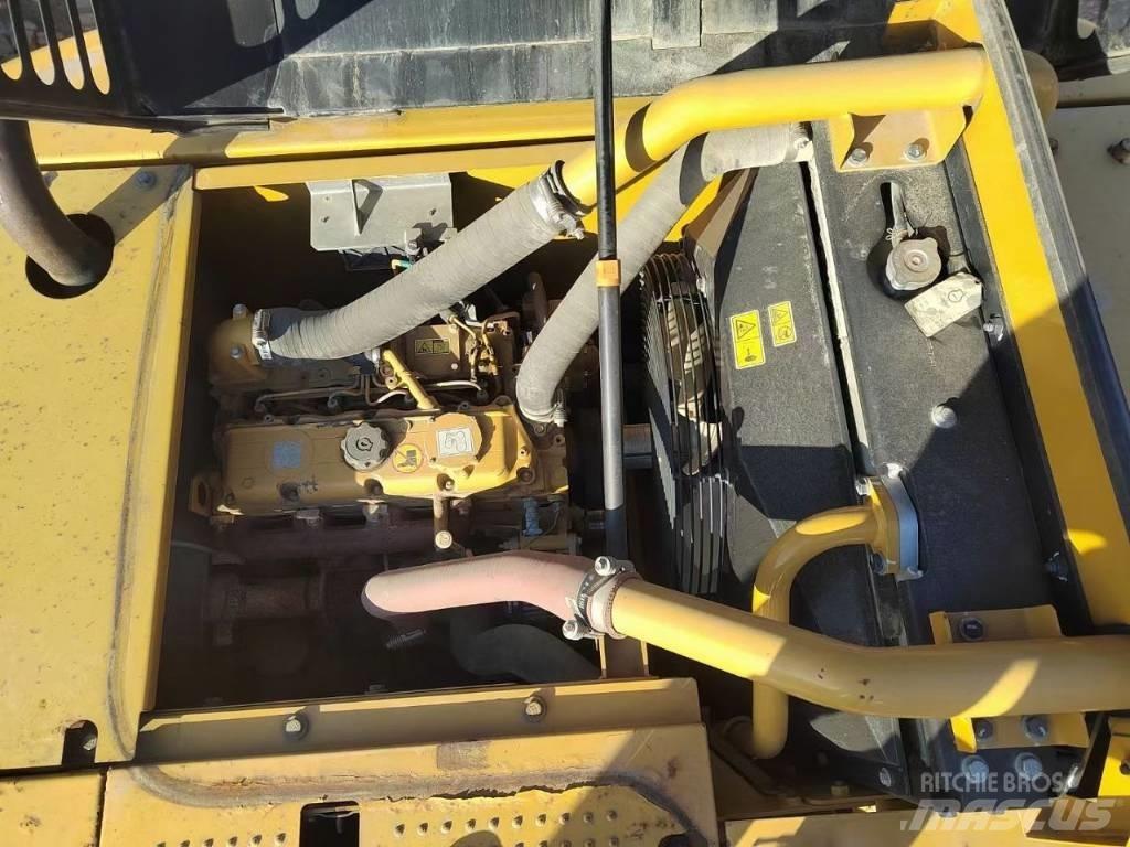 CAT 318 Bagri goseničarji