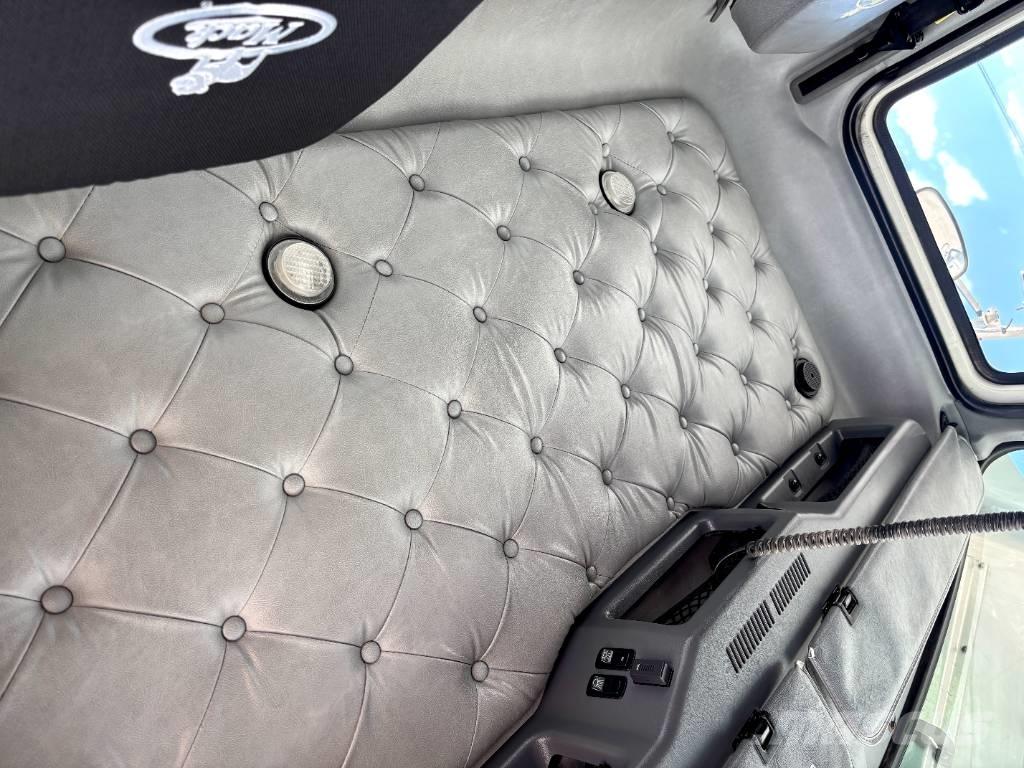 Mack CHU 613 Vlačilci