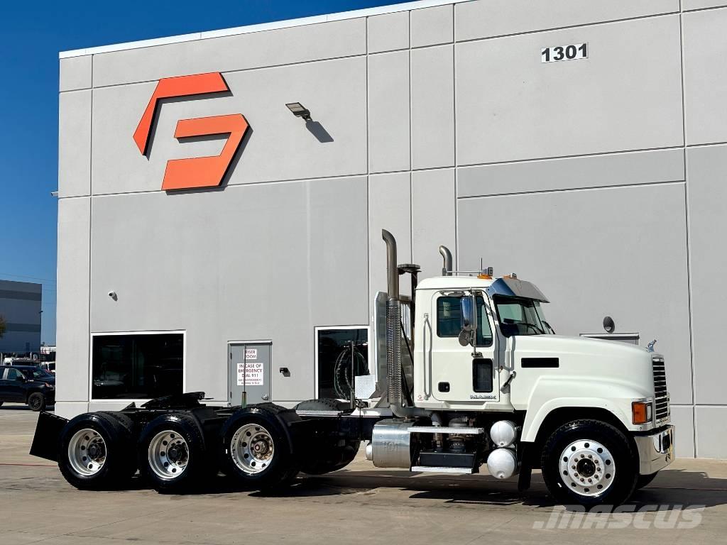 Mack CHU 613 Vlačilci