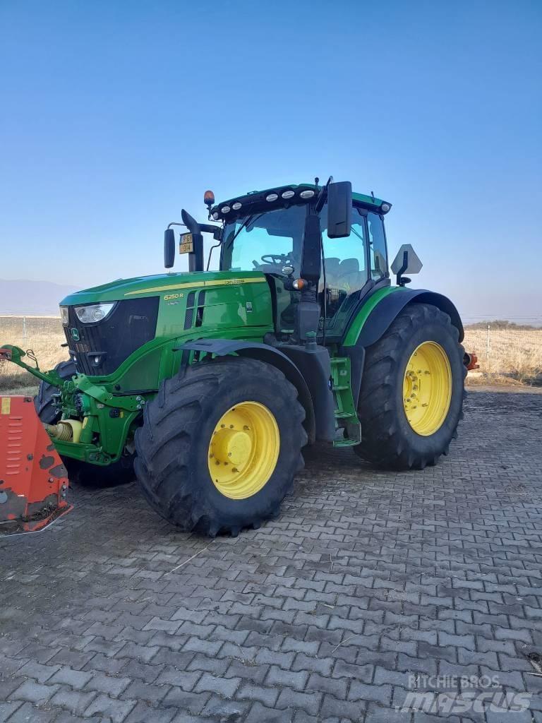 John Deere 6250R Traktorji