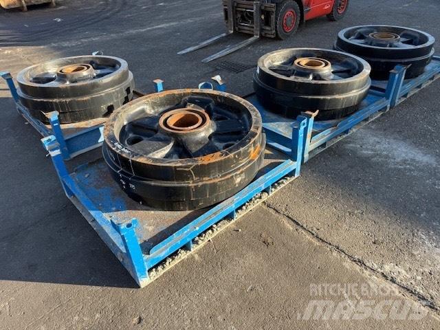 CAT 6020 NEW IDLER Gosenice
