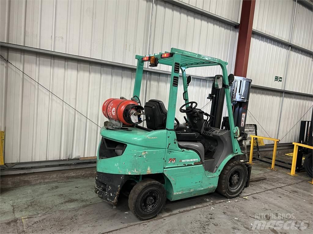 Mitsubishi FG25NT Plinski viličarji