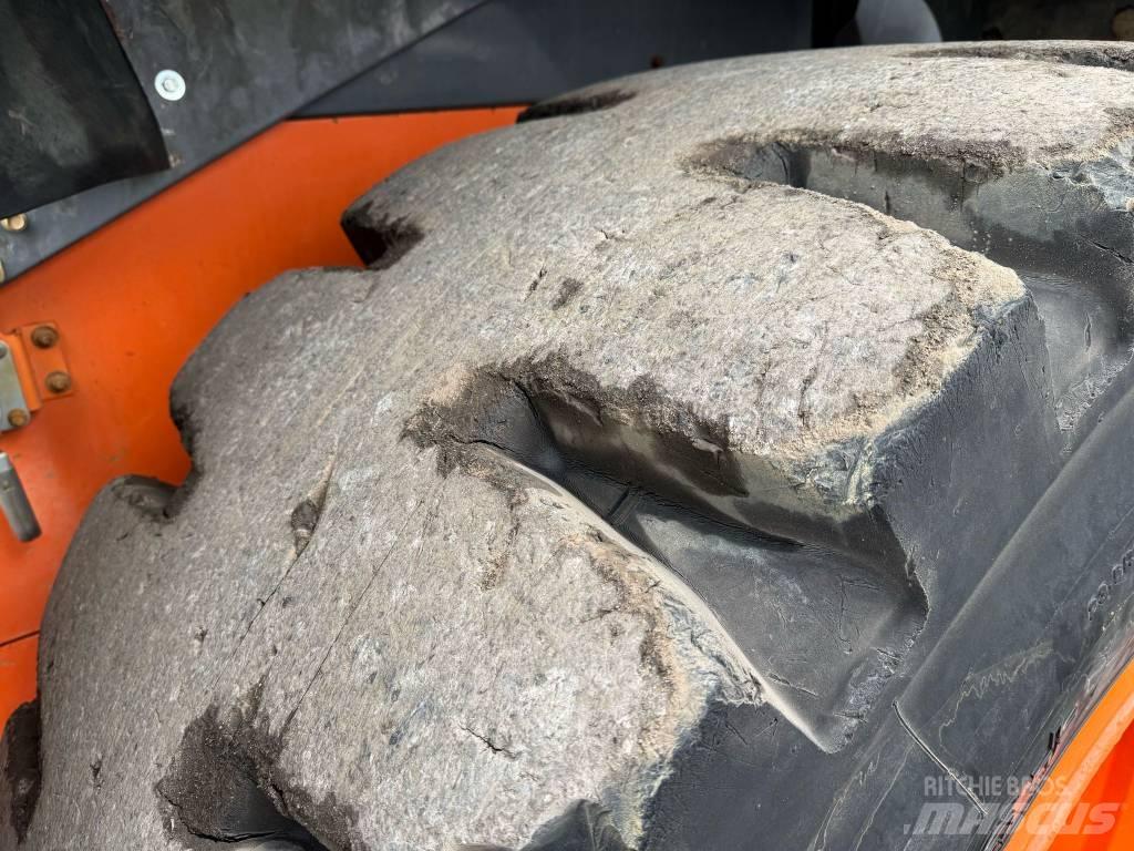 Hitachi ZW 250 Kolesni nakladalci