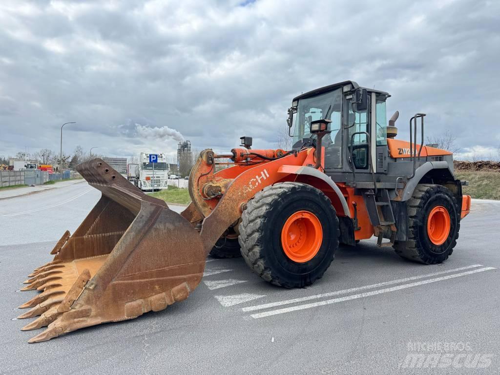 Hitachi ZW 250 Kolesni nakladalci