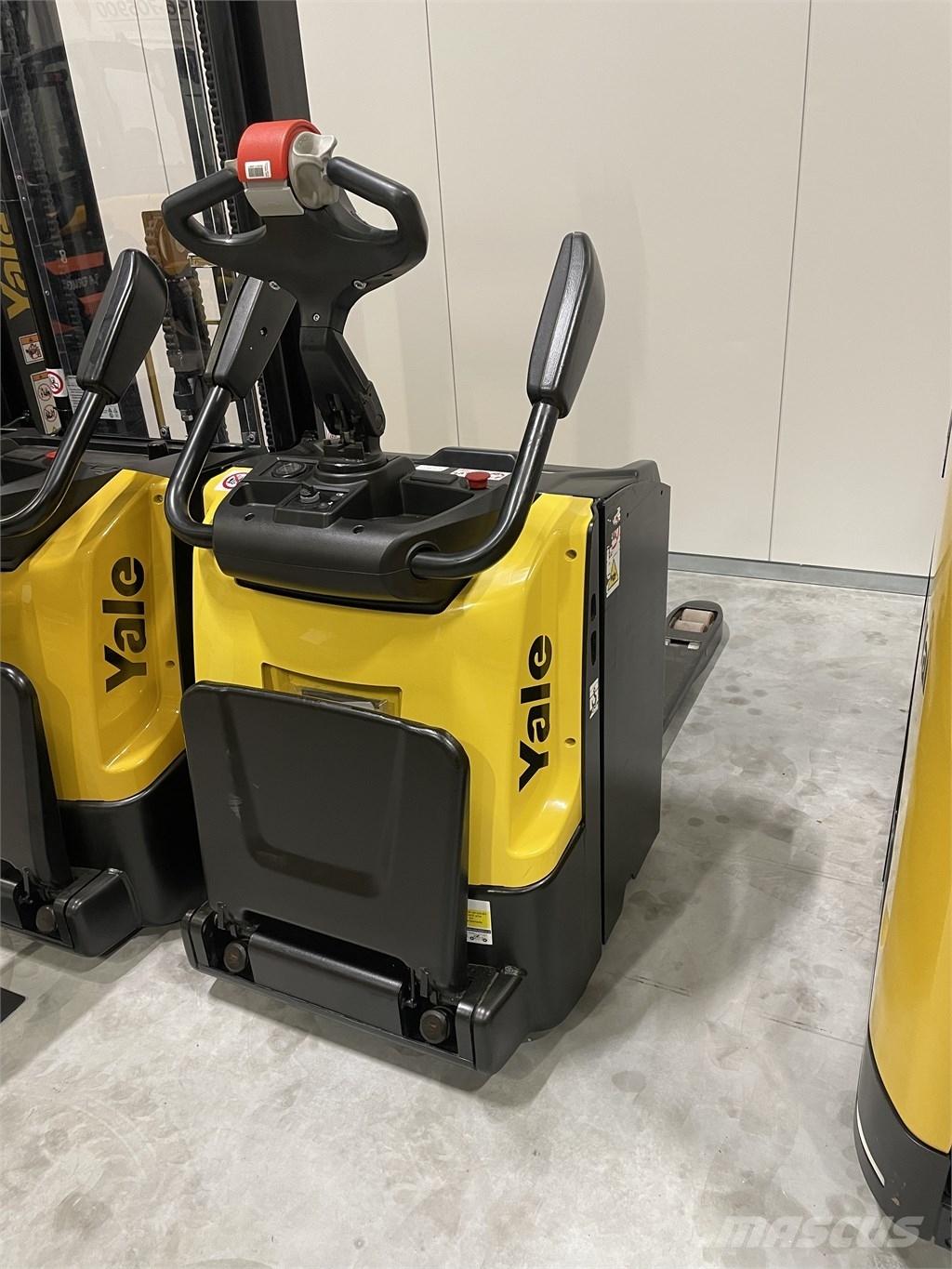 Hyster P2,5S Električni nizko dvižni viličar s stojiščem