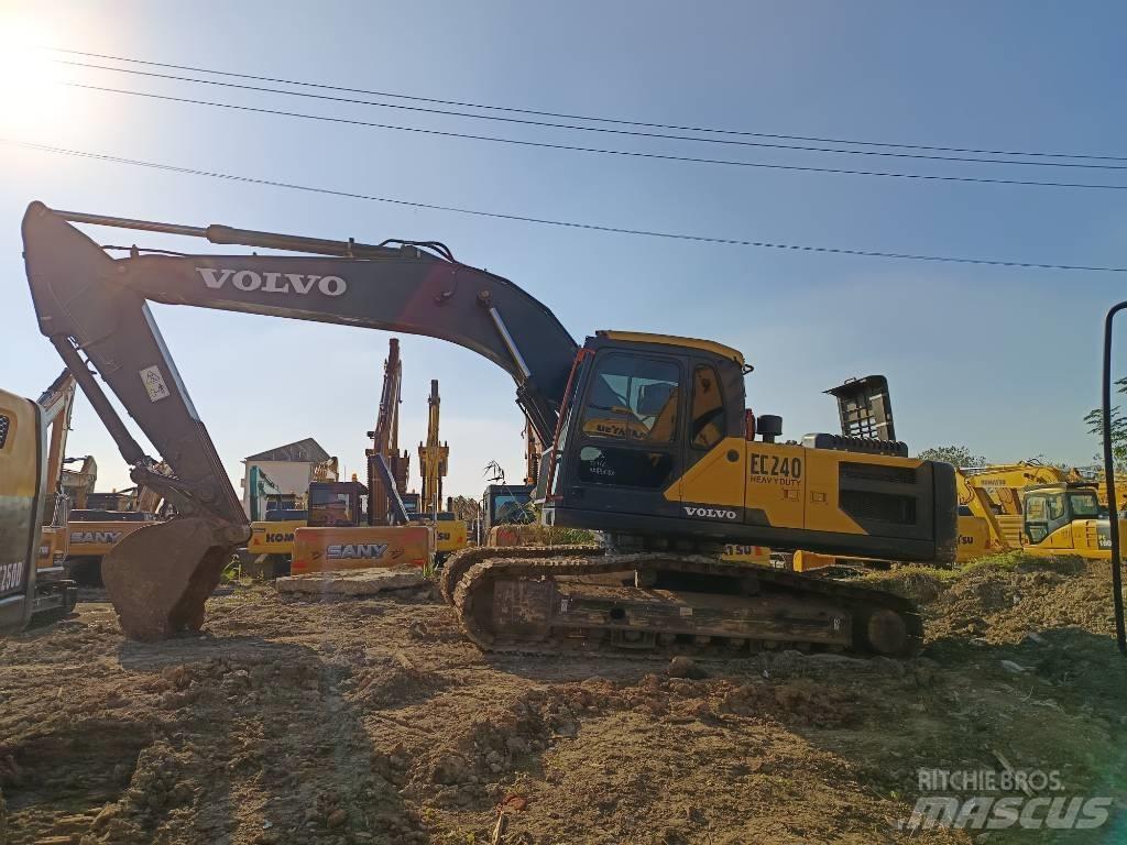 Volvo EC 240 Bagri goseničarji
