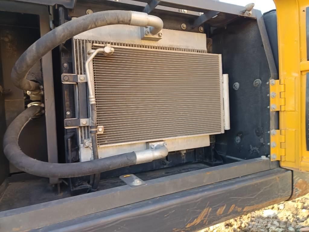 Volvo EC 240 Bagri goseničarji
