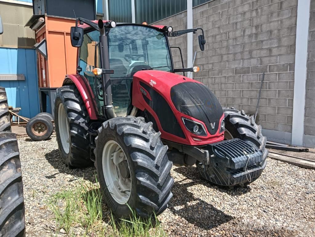 Valtra A 114 Traktorji