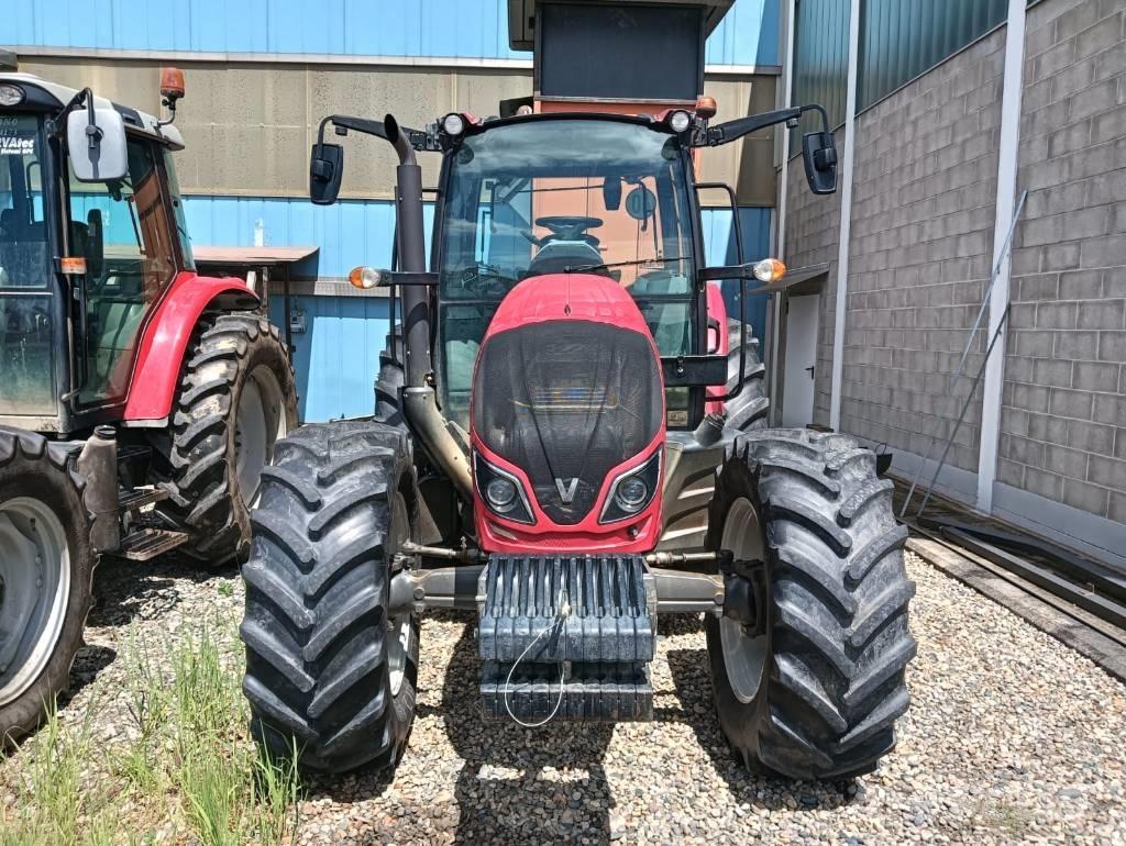 Valtra A 114 Traktorji
