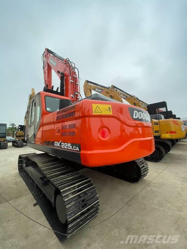 Doosan DX 225 LC Bagri goseničarji