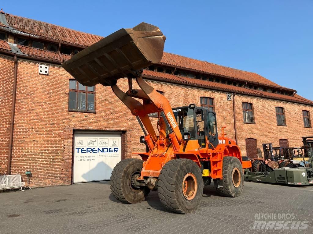 Doosan DL 300 Kolesni nakladalci