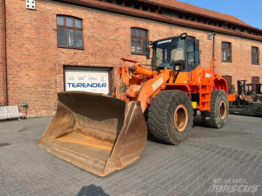 Doosan DL 300 Kolesni nakladalci