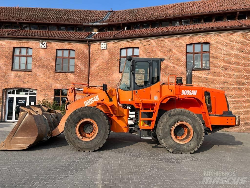 Doosan DL 300 Kolesni nakladalci