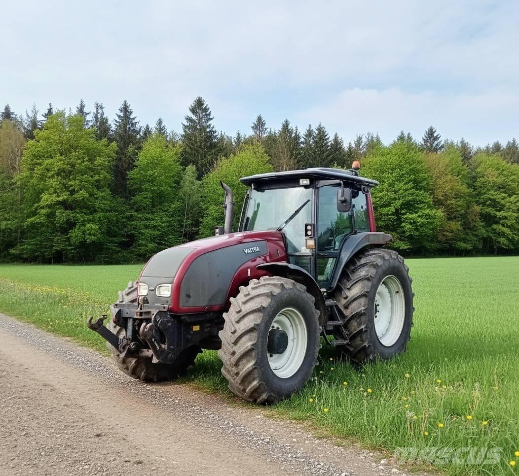 Valtra T 170 Traktorji