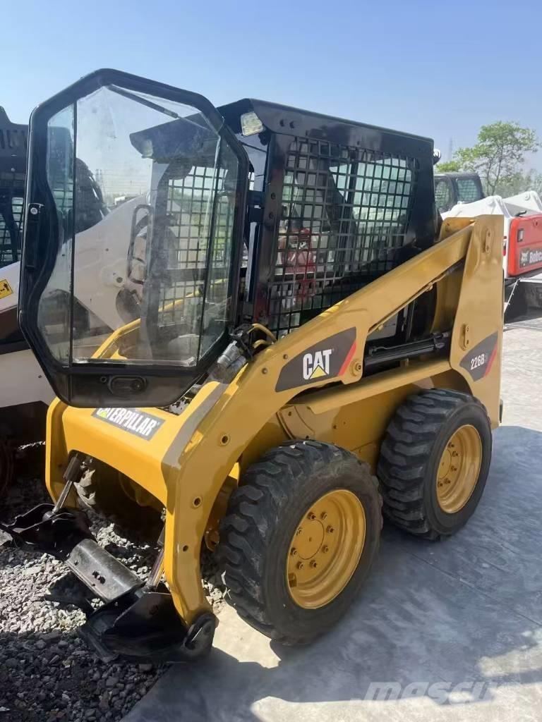 CAT 226 B 3 Skid steer mini nakladalci