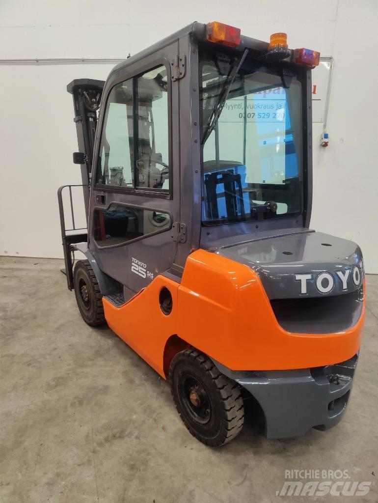 Toyota 02-8 FDF25 Dizelski viličarji