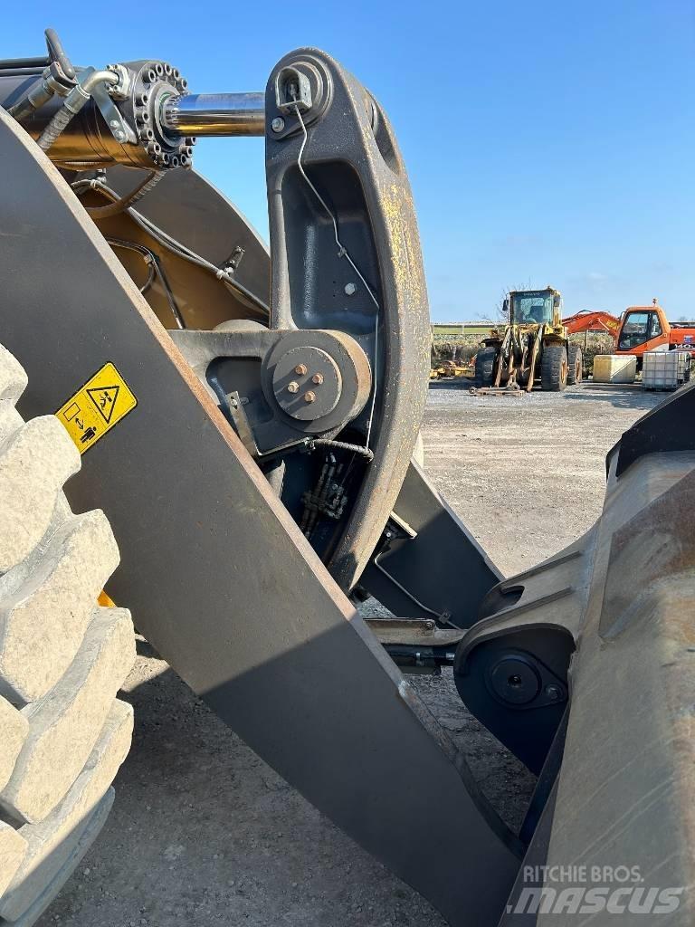 Volvo L 260 H Kolesni nakladalci