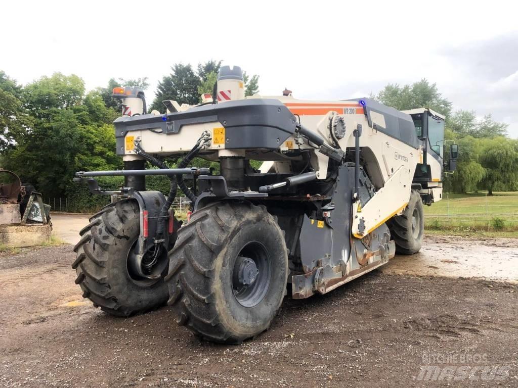 Wirtgen WR200i Kompaktorji tal