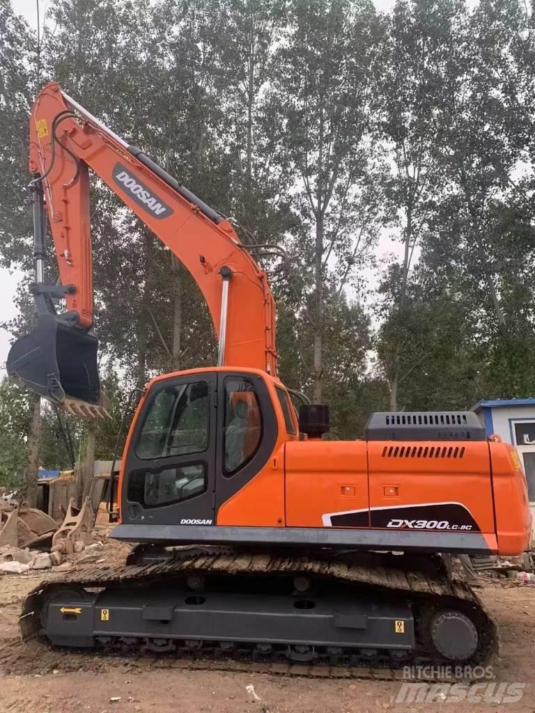 Doosan DX300LC-9C Bagri goseničarji